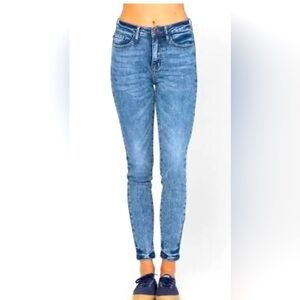 Judy Blue: Acid Wash Skinny Jeans